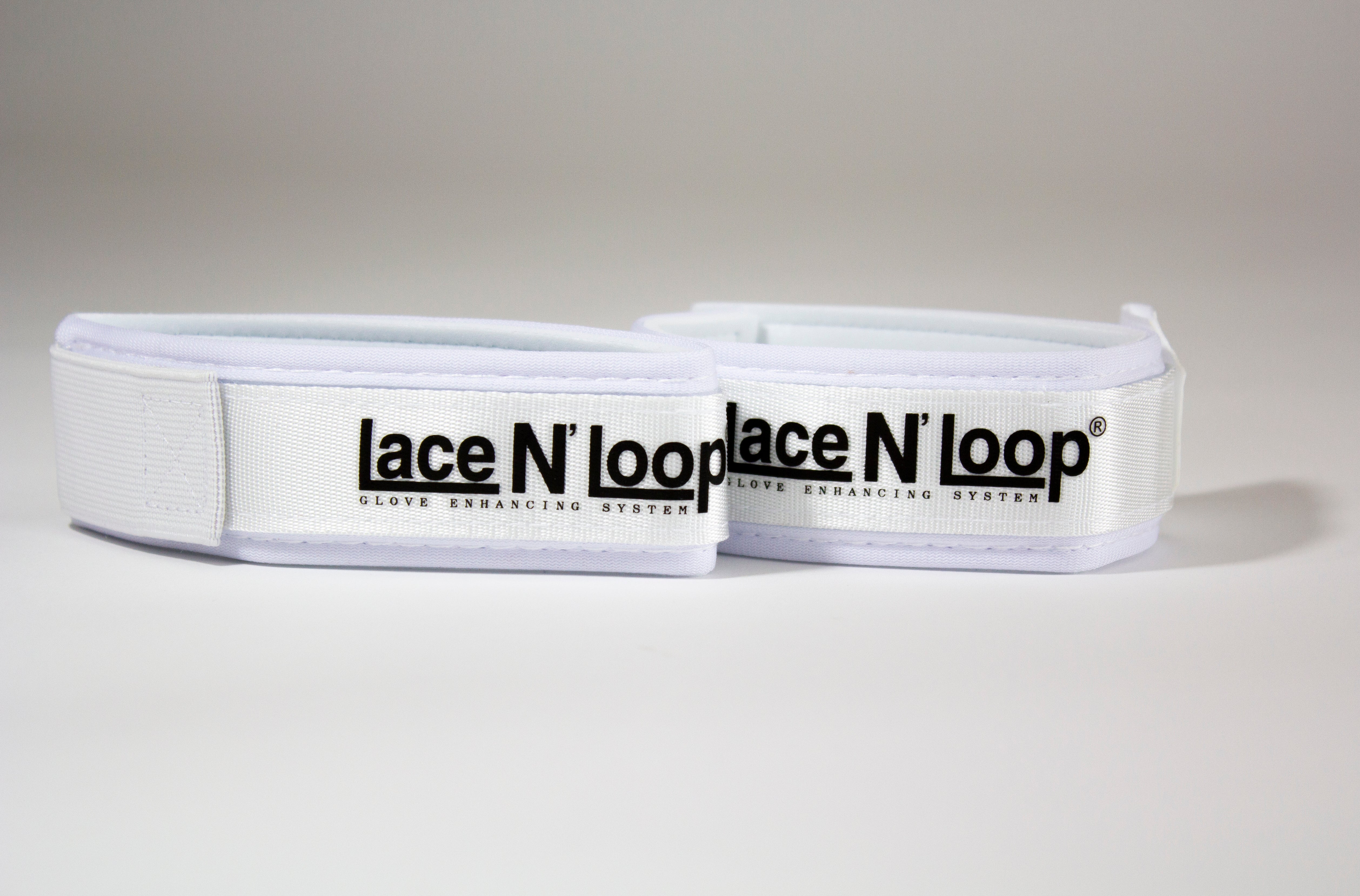 yoep ヨープ　White cotton ball strap yoep ヨープ White cotton ball strap yoep ヨープ White cotton